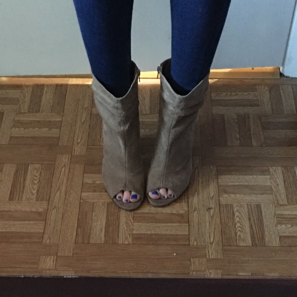 Indigo Rd. Spark Rouched Peep Toe Bootie - Picture 6 of 7